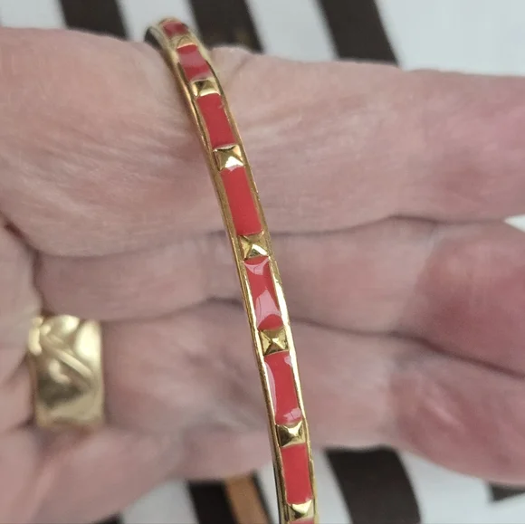 HENRI BENDEL Enamel Bangle Bracelet Rose-Red NOS Small - Picture 1 of 7
